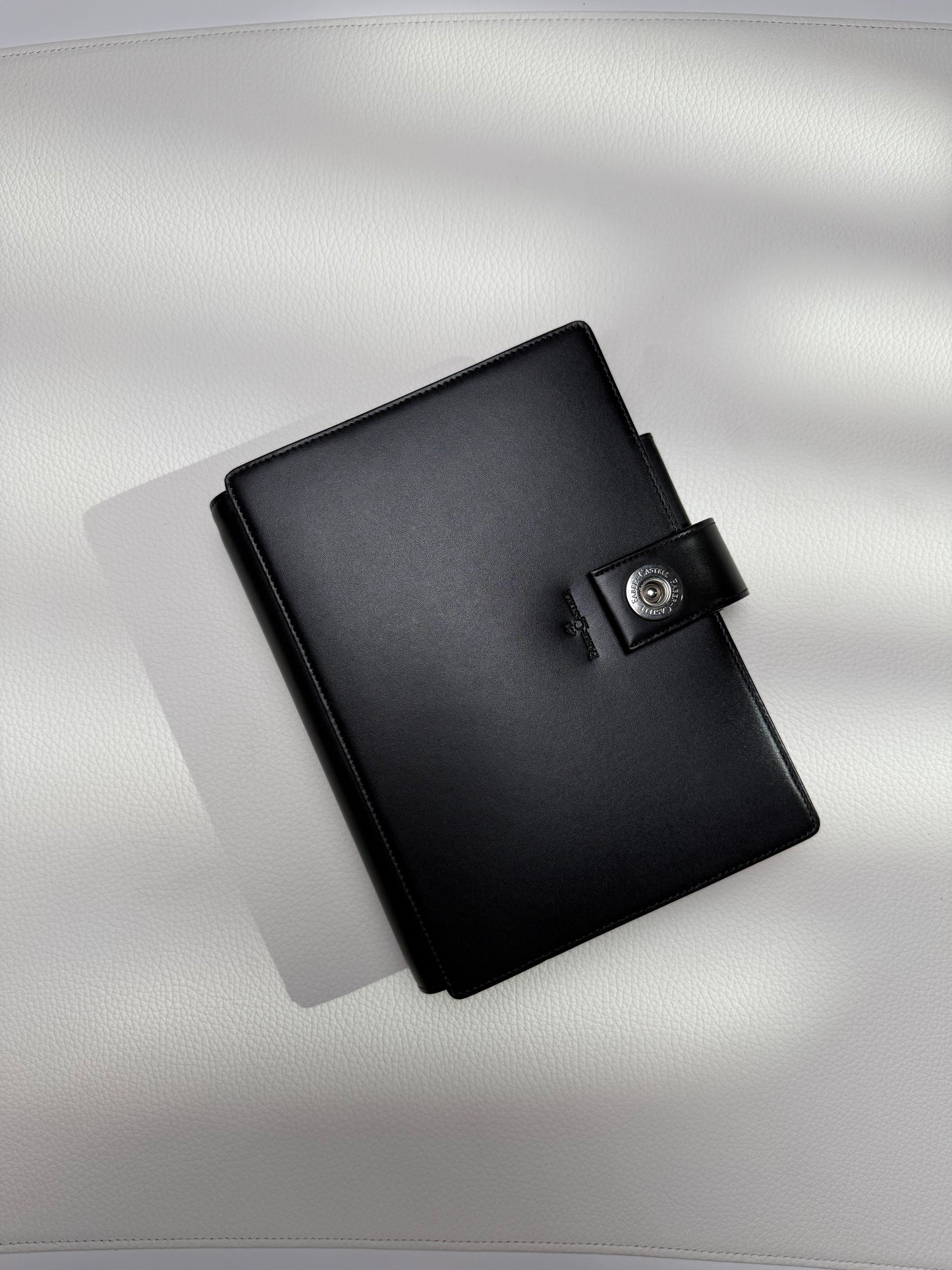 Exklusives Einzelstück: Graf von Faber-Castell Ringbuch Personal-Größe