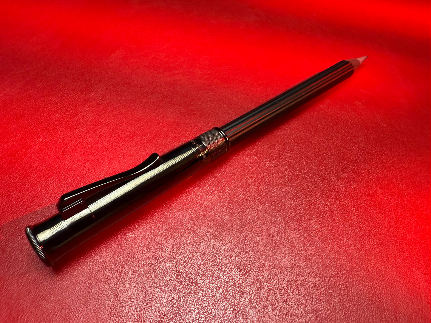 Einzelstück: Graf von Faber-Castell Perfekter Bleistift Magnum Black Edition